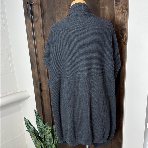 Athleta Restful Cocoon Wrap in Charcoal Grey Open Front sleeveless Cardigan XS - Picture 3 of 9